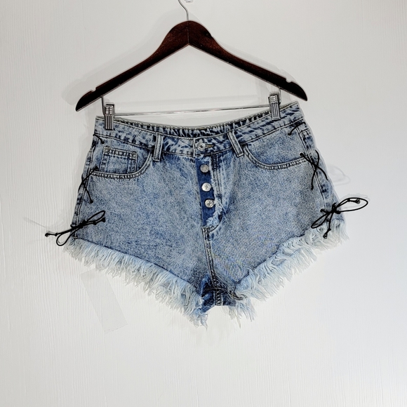 RISEN Button Fly Frayed Hem Denim Shorts
